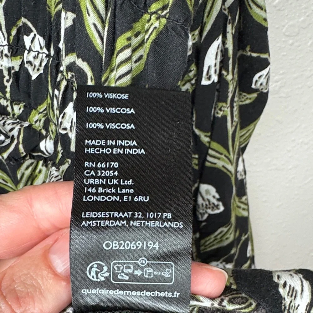 Anthropologie Ruched Sleeve V-neck Black and Green Floral Blouse Fall - XL - Picture 10 of 13